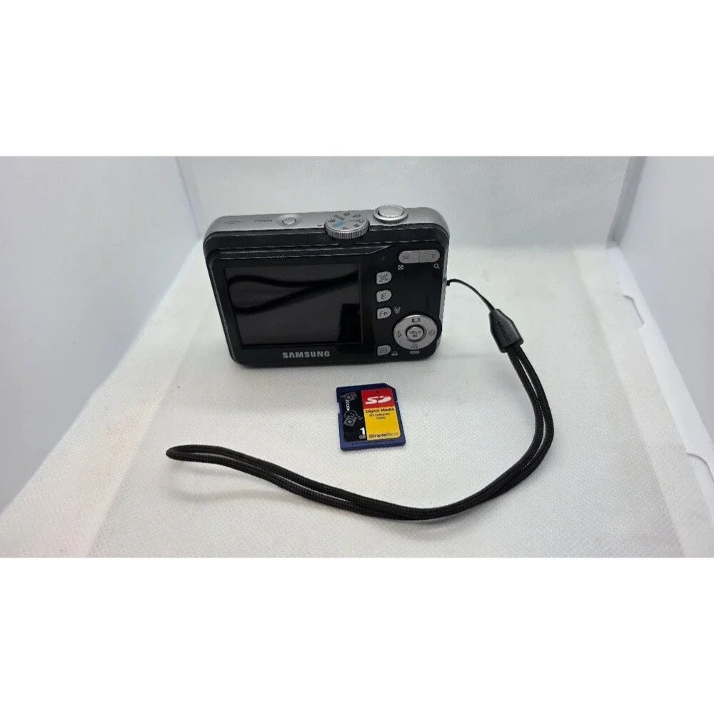 Samsung S860 Compact Digital Camera 2GB SD Card (Screen Blur)
